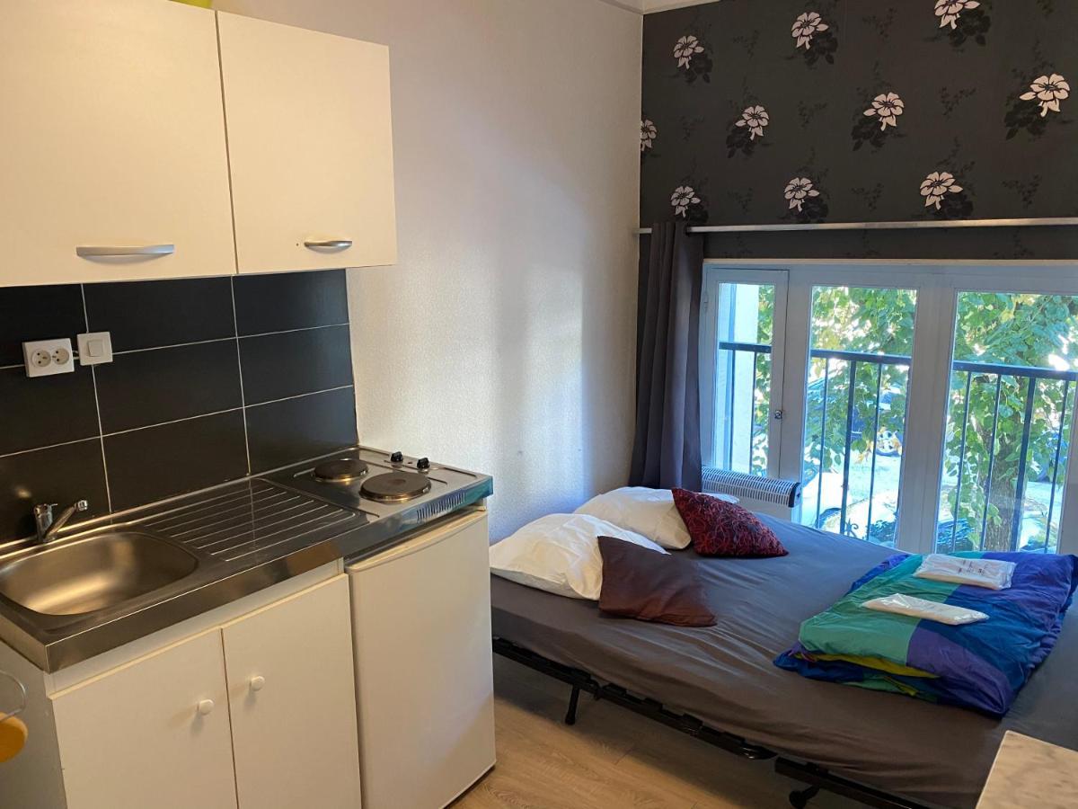 Les Studios Meubles De L'Avenue Bouloumie Vittel Exteriér fotografie
