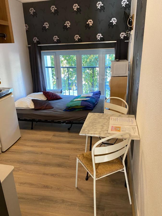 Les Studios Meubles De L'Avenue Bouloumie Vittel Exteriér fotografie
